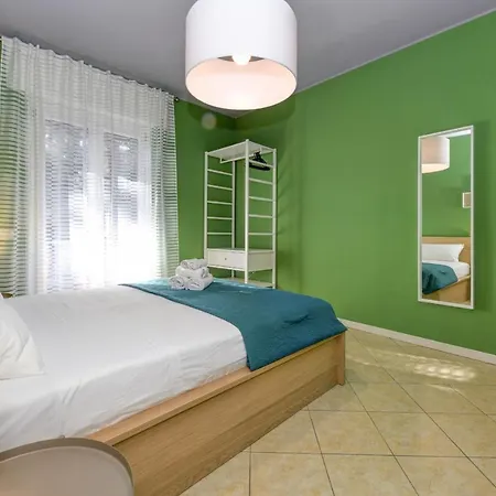 Desenzanoloft Official Partner Marriott Homes & Villas - Green Family Apartment With Private Box Parking Desenzano del Garda Exterior photo